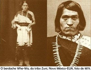 We-Wah, una zuni berdache, de Nuevo México, que nació biológicamente masculina pero vivió como una mujer de dos espíritus.  a través de Chicago Whispers